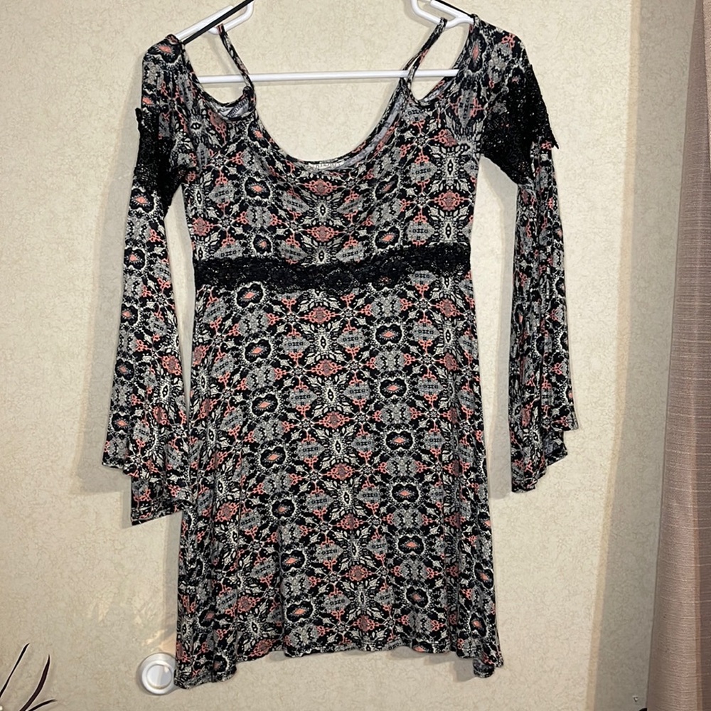 Cold shoulder bell bottom sleeve
